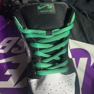 Nike sb classic green box is not in good condition if you wanna negotiate price